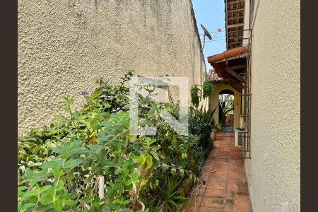 Casa de condomínio à venda com 250m², 3 quartos e 1 vagaLateral da casa