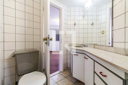 Apartamento à venda com 81m², 2 quartos e 2 vagasBanheiro da Suíte