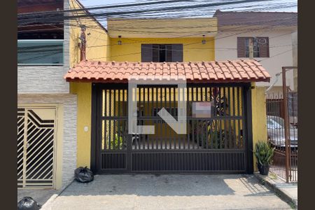 Casa à venda com 130m², 3 quartos e 2 vagas Casa à venda com 130m², 3 quartos e 2 vagasFachada