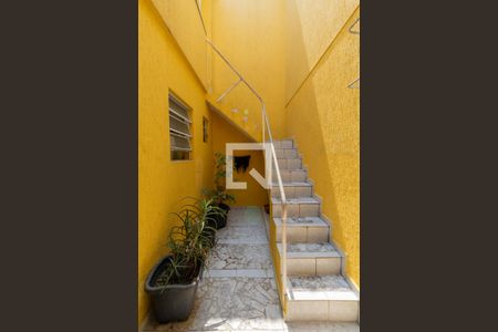 Casa à venda com 130m², 3 quartos e 2 vagas Casa à venda com 130m², 3 quartos e 2 vagasQuintal e Escada