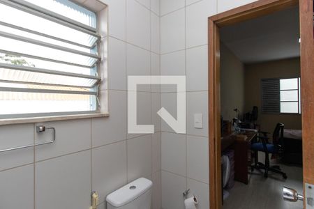 Casa à venda com 258m², 3 quartos e 4 vagasBanheiro da Suíte 2