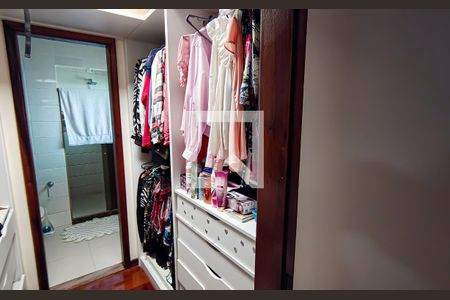 Casa de condomínio à venda com 250m², 4 quartos e 2 vagas Casa de condomínio à venda com 250m², 4 quartos e 2 vagasquarto 2 suite - closet