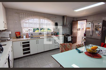 Casa de condomínio à venda com 250m², 4 quartos e 2 vagas Casa de condomínio à venda com 250m², 4 quartos e 2 vagascozinha