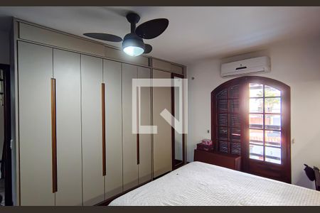 Casa de condomínio à venda com 250m², 4 quartos e 2 vagas Casa de condomínio à venda com 250m², 4 quartos e 2 vagasquarto 2 suite