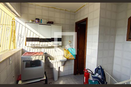 Casa de condomínio à venda com 250m², 4 quartos e 2 vagas Casa de condomínio à venda com 250m², 4 quartos e 2 vagasarea de serviço