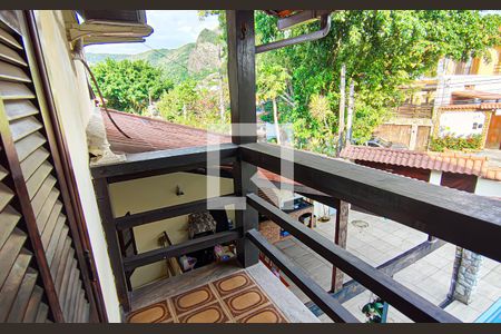 Casa de condomínio à venda com 250m², 4 quartos e 2 vagas Casa de condomínio à venda com 250m², 4 quartos e 2 vagasquarto 2 suite - varanda