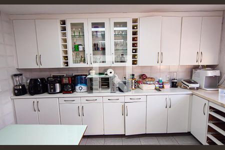 Casa de condomínio à venda com 250m², 4 quartos e 2 vagas Casa de condomínio à venda com 250m², 4 quartos e 2 vagascozinha