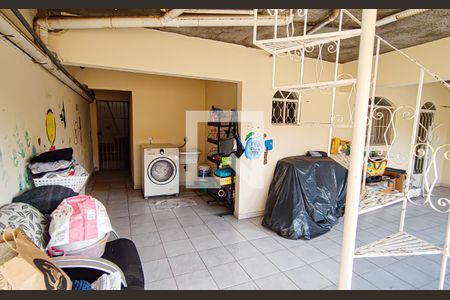 Casa de condomínio à venda com 250m², 4 quartos e 2 vagas Casa de condomínio à venda com 250m², 4 quartos e 2 vagassubsolo