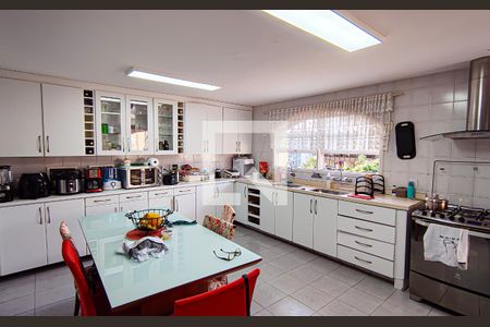Casa de condomínio à venda com 250m², 4 quartos e 2 vagas Casa de condomínio à venda com 250m², 4 quartos e 2 vagascozinha