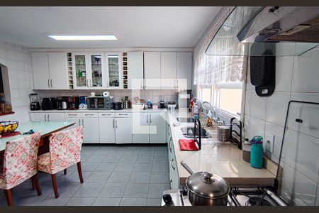 Casa de condomínio à venda com 250m², 4 quartos e 2 vagas Casa de condomínio à venda com 250m², 4 quartos e 2 vagascozinha