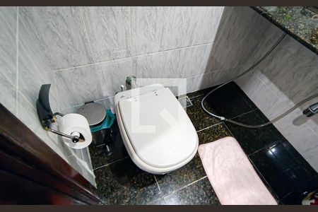 Casa de condomínio à venda com 250m², 4 quartos e 2 vagas Casa de condomínio à venda com 250m², 4 quartos e 2 vagaslavabo