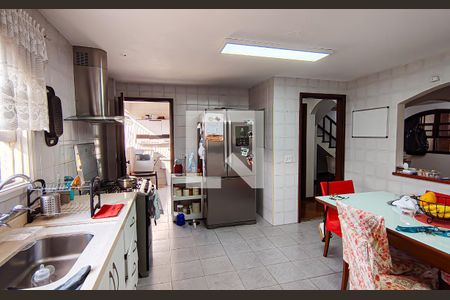 Casa de condomínio à venda com 250m², 4 quartos e 2 vagas Casa de condomínio à venda com 250m², 4 quartos e 2 vagascozinha