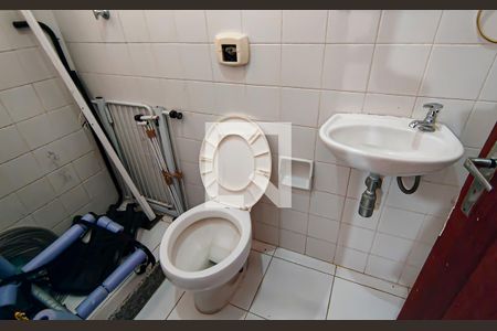 Casa de condomínio à venda com 250m², 4 quartos e 2 vagas Casa de condomínio à venda com 250m², 4 quartos e 2 vagassubsolo - quarto suite