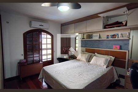 Casa de condomínio à venda com 250m², 4 quartos e 2 vagas Casa de condomínio à venda com 250m², 4 quartos e 2 vagasquarto 2 suite