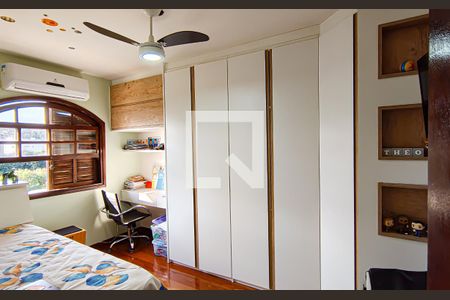 Casa de condomínio à venda com 250m², 4 quartos e 2 vagas Casa de condomínio à venda com 250m², 4 quartos e 2 vagasquarto 3
