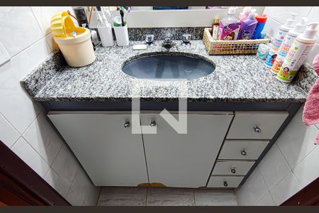 Casa de condomínio à venda com 250m², 4 quartos e 2 vagas Casa de condomínio à venda com 250m², 4 quartos e 2 vagasbanheiro social