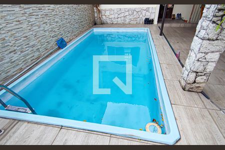 Casa de condomínio à venda com 250m², 4 quartos e 2 vagas Casa de condomínio à venda com 250m², 4 quartos e 2 vagasfrente - piscina