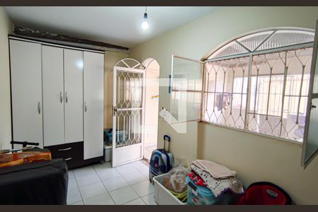 Casa de condomínio à venda com 250m², 4 quartos e 2 vagas Casa de condomínio à venda com 250m², 4 quartos e 2 vagassubsolo - quarto suite