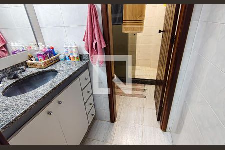 Casa de condomínio à venda com 250m², 4 quartos e 2 vagas Casa de condomínio à venda com 250m², 4 quartos e 2 vagasbanheiro social