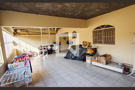 Casa de condomínio à venda com 250m², 4 quartos e 2 vagas Casa de condomínio à venda com 250m², 4 quartos e 2 vagassubsolo