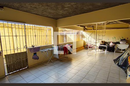 Casa de condomínio à venda com 250m², 4 quartos e 2 vagas Casa de condomínio à venda com 250m², 4 quartos e 2 vagassubsolo