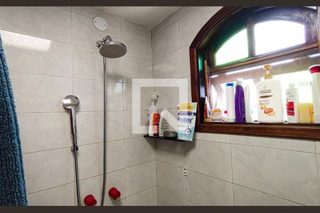 Casa de condomínio à venda com 250m², 4 quartos e 2 vagas Casa de condomínio à venda com 250m², 4 quartos e 2 vagasbanheiro social