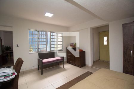 Casa à venda com 385m², 3 quartos e 8 vagasEdícula - Quarto 