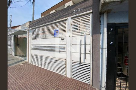 Casa para alugar com 150m², 3 quartos e 3 vagas Casa para alugar com 150m², 3 quartos e 3 vagasFachada