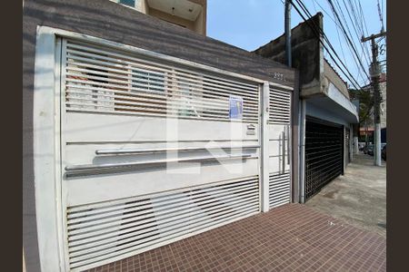 Casa para alugar com 150m², 3 quartos e 3 vagas Casa para alugar com 150m², 3 quartos e 3 vagasFachada