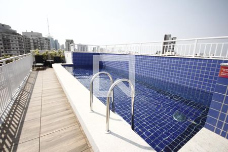 Studio à venda com 32m², 1 quarto e sem vagaPiscina