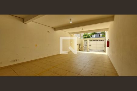 Garagem de apartamento para alugar com 2 quartos, 45m² em Jardim Ipanema, Santo André