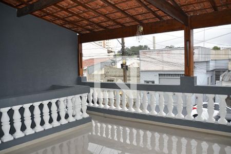 Casa à venda com 170m², 3 quartos e 2 vagas Casa à venda com 170m², 3 quartos e 2 vagasvaranda