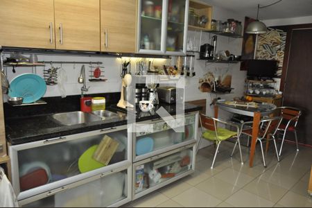 Apartamento à venda com 134m², 4 quartos e 2 vagasCozinha