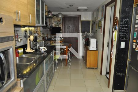 Apartamento à venda com 134m², 4 quartos e 2 vagasCozinha