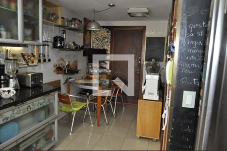 Apartamento à venda com 134m², 4 quartos e 2 vagasCozinha