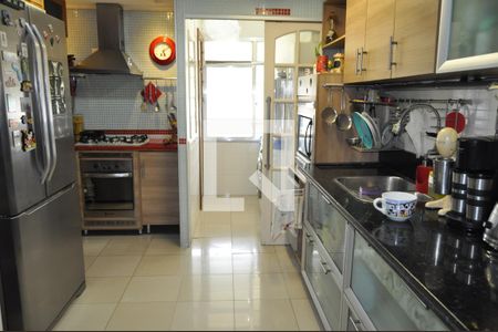 Apartamento à venda com 134m², 4 quartos e 2 vagasCozinha