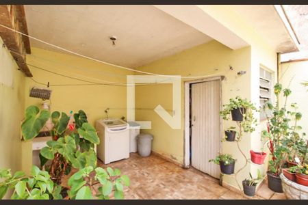 Casa à venda com 165m², 3 quartos e 2 vagas Casa à venda com 165m², 3 quartos e 2 vagasQuintal