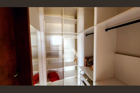Casa de condomínio à venda com 400m², 6 quartos e 4 vagasCloset Quarto 4 - Suíte