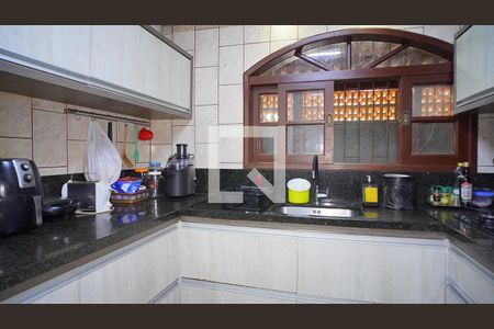 Casa para alugar com 110m², 2 quartos e 2 vagasCozinha