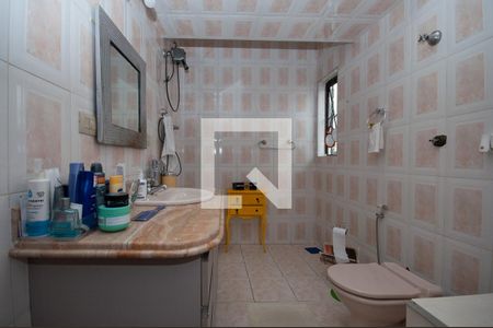 Casa à venda com 530m², 5 quartos e 8 vagasBanheiro do quarto 1 Suíte