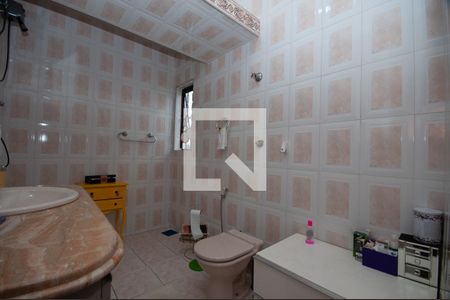 Casa à venda com 530m², 5 quartos e 8 vagasBanheiro do quarto 1 Suíte