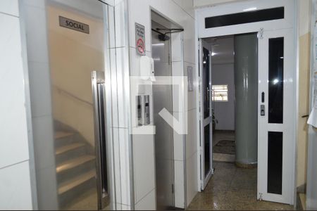 Studio à venda com 30m², 1 quarto e sem vagaElevadores