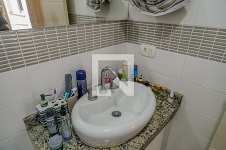 Casa à venda com 160m², 3 quartos e 4 vagasBanheiro da Suíte 1 - Pia