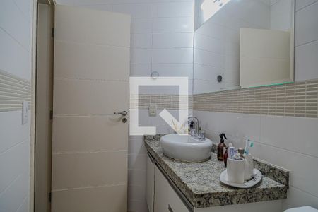 Casa à venda com 160m², 3 quartos e 4 vagasBanheiro da Suíte 2