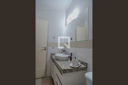 Casa à venda com 160m², 3 quartos e 4 vagasBanheiro da Suíte 2