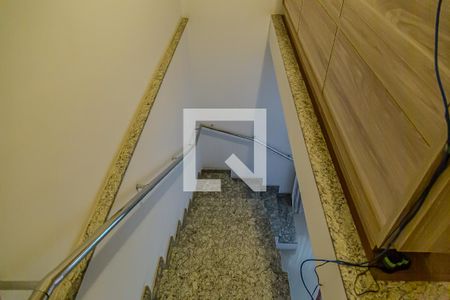 Casa à venda com 160m², 3 quartos e 4 vagasCorredor - Escada