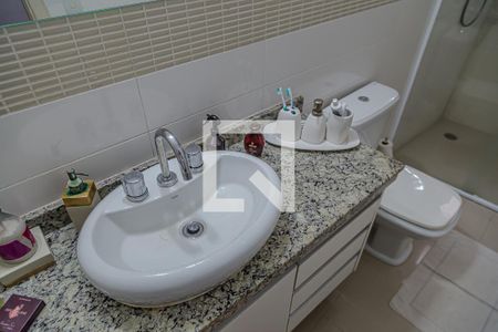 Casa à venda com 160m², 3 quartos e 4 vagasBanheiro da Suíte 2 - Pia