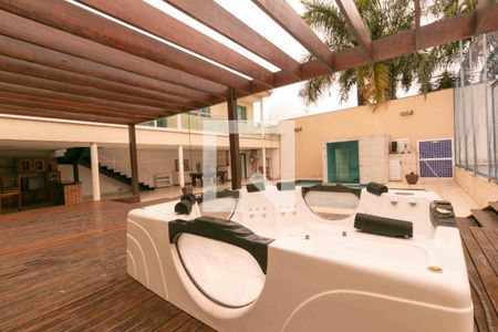 Casa à venda com 1000m², 5 quartos e 4 vagas Casa à venda com 1000m², 5 quartos e 4 vagasÁrea Externa