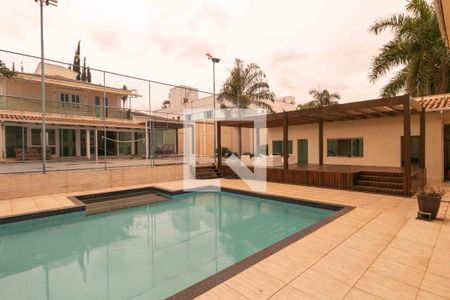 Casa à venda com 1000m², 5 quartos e 4 vagas Casa à venda com 1000m², 5 quartos e 4 vagasÁrea Externa
