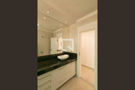 Casa à venda com 1000m², 5 quartos e 4 vagas Casa à venda com 1000m², 5 quartos e 4 vagasBanheiro Social